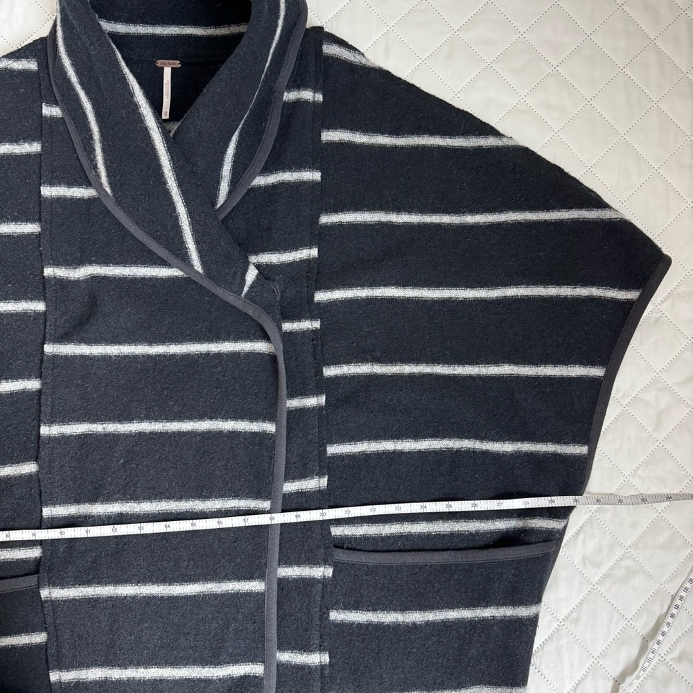 Free People Wool-Blend Striped Cape Coat – Black/Grey – XS (Oversized, Fits S–M) - Picture 15 of 16